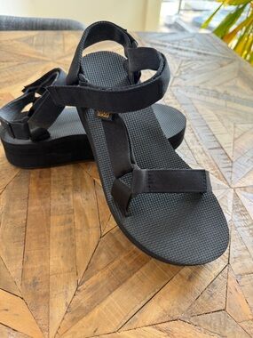 Teva Universal Flatforms Women's 8 Platform Sandals with Adjustable Straps